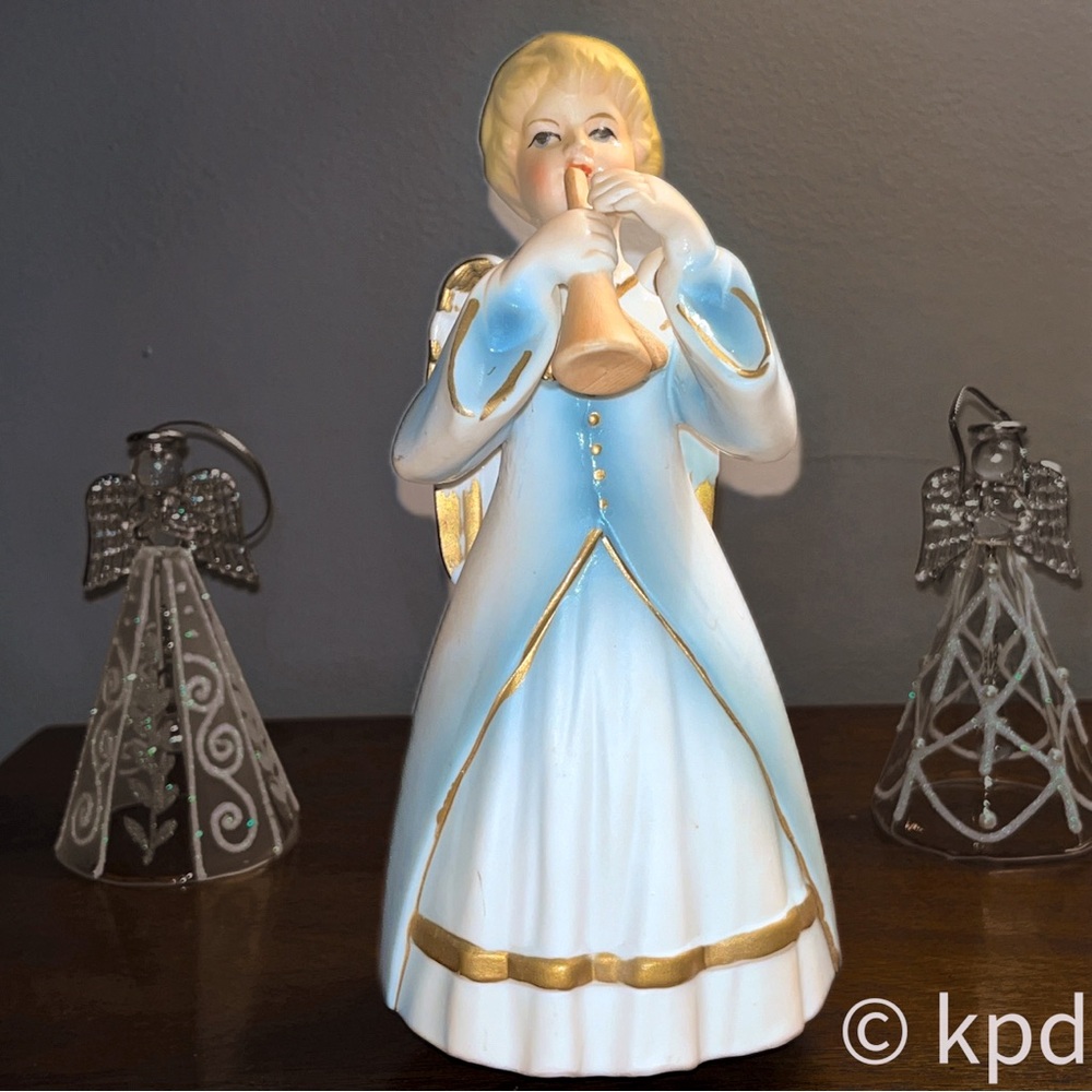 Beautiful Bisque Angel Rotating Musical Figurine in EXCELLENT vintage condition
